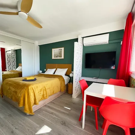 Mirando Torremolinos