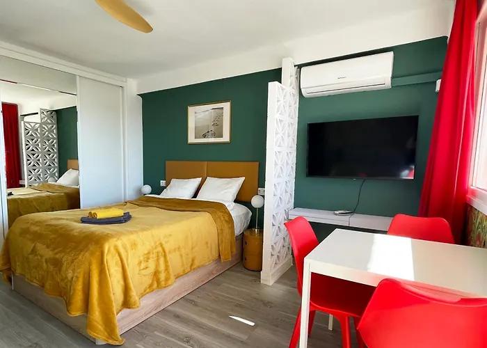 Mirando Torremolinos